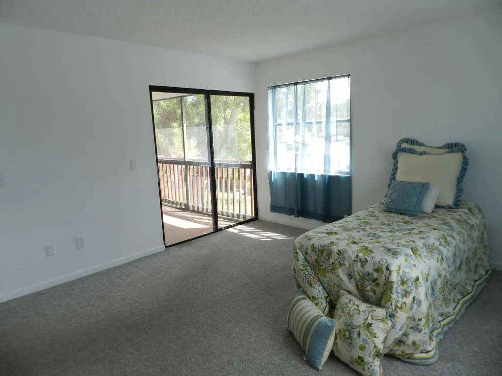 1110 E Lakeview Drive Drive E Royal Palm Beach FL 33411