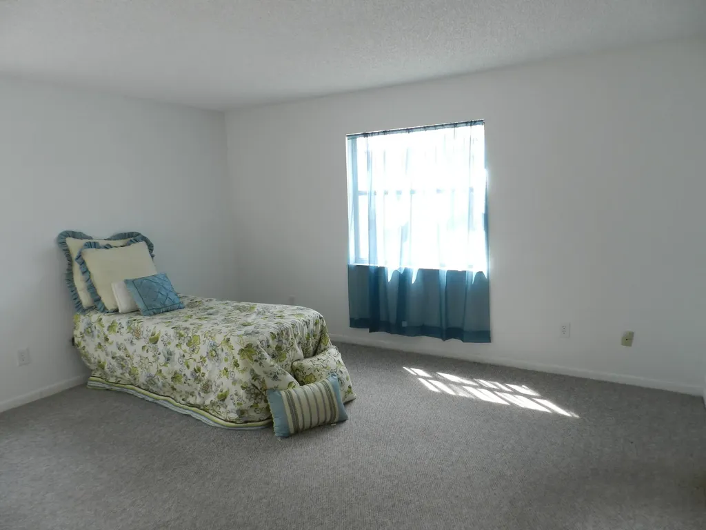 1110 E Lakeview Drive Drive E Royal Palm Beach FL 33411