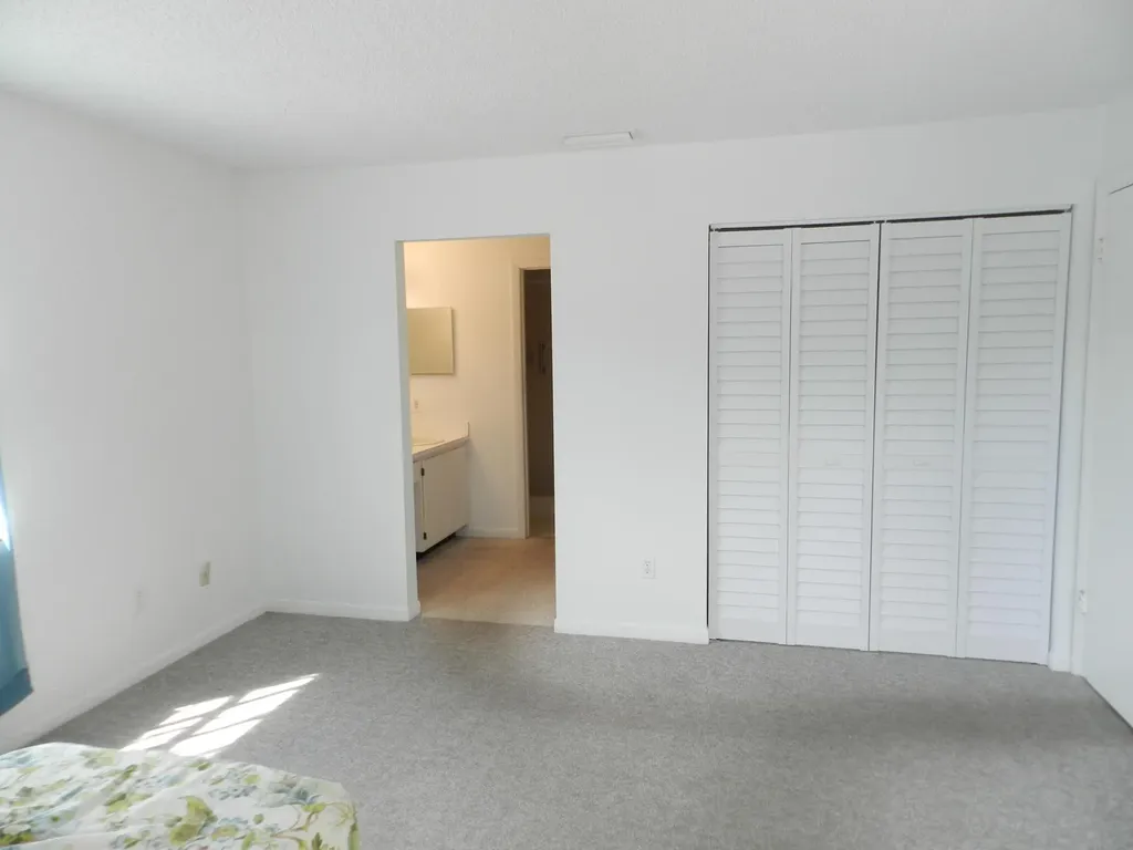 1110 E Lakeview Drive Drive E Royal Palm Beach FL 33411