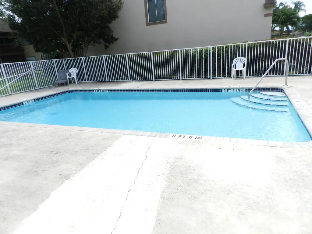 1110 E Lakeview Drive Drive E Royal Palm Beach FL 33411