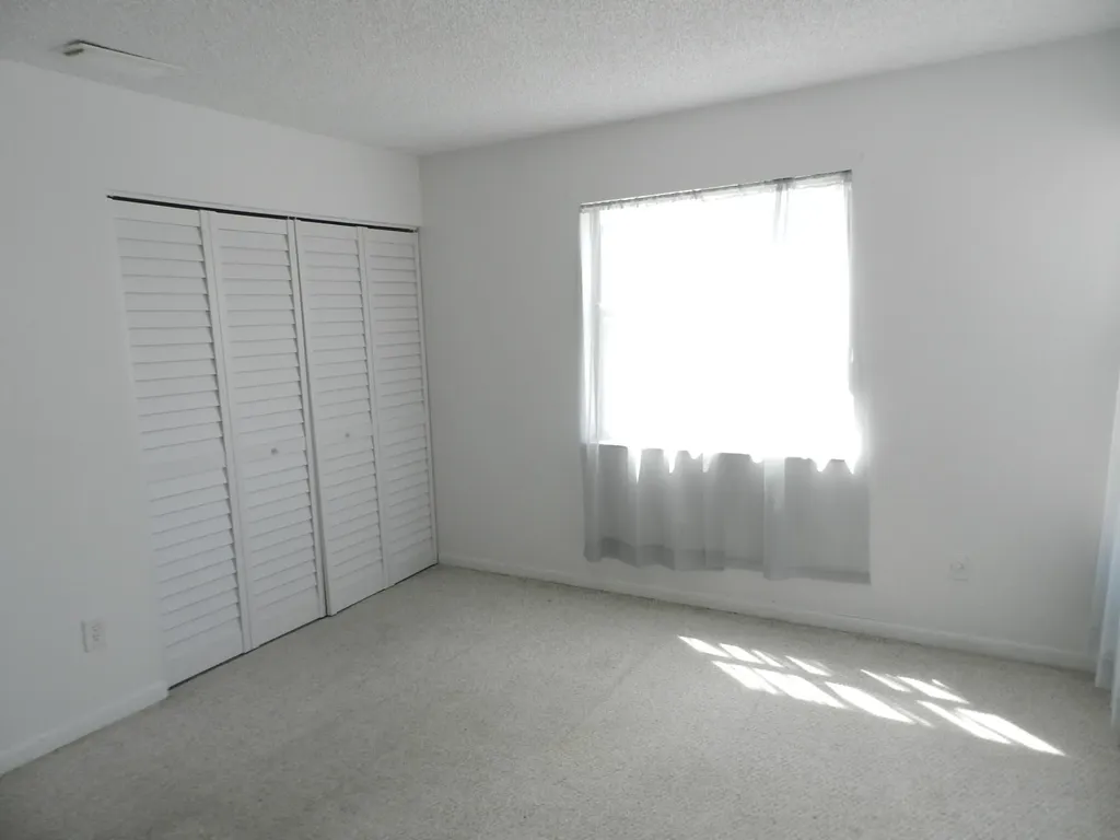1110 E Lakeview Drive Drive E Royal Palm Beach FL 33411