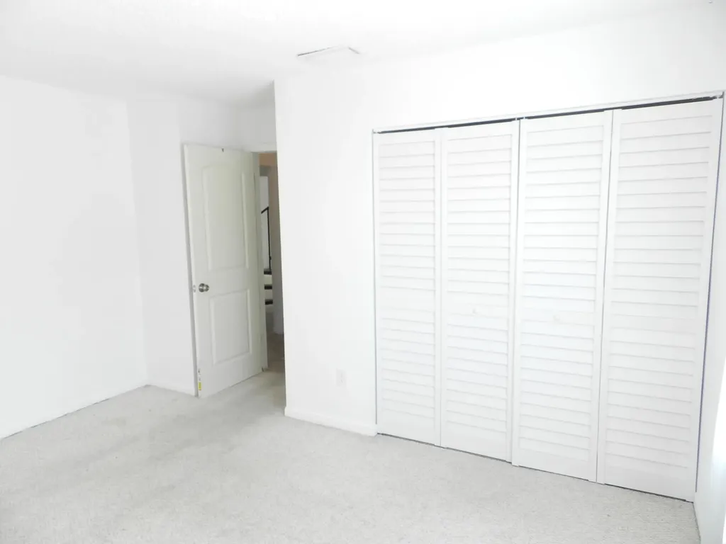 1110 E Lakeview Drive Drive E Royal Palm Beach FL 33411