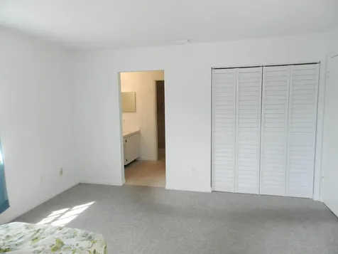 1110 E Lakeview Drive Drive E Royal Palm Beach FL 33411