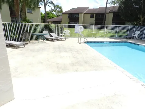 1110 E Lakeview Drive Drive E Royal Palm Beach FL 33411