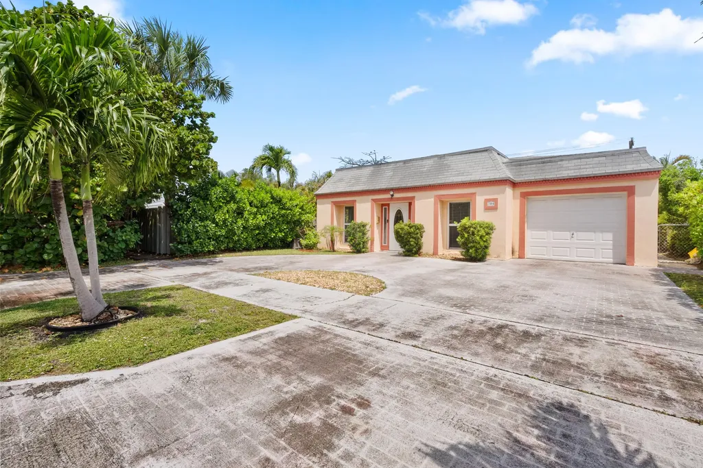 306 18th Avenue N Lake Worth Beach FL 33460