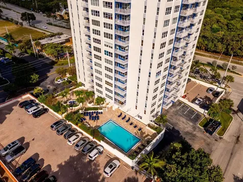 3000 E Sunrise Boulevard Fort Lauderdale FL 33304