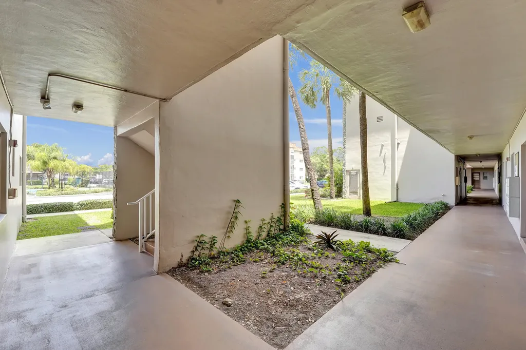 2430 SW 81st Avenue Davie FL 33324