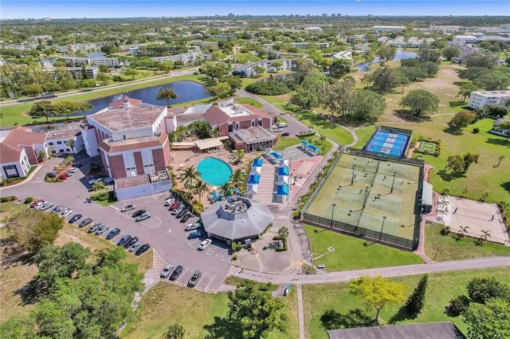 392 Durham Circle Deerfield Beach FL 33442