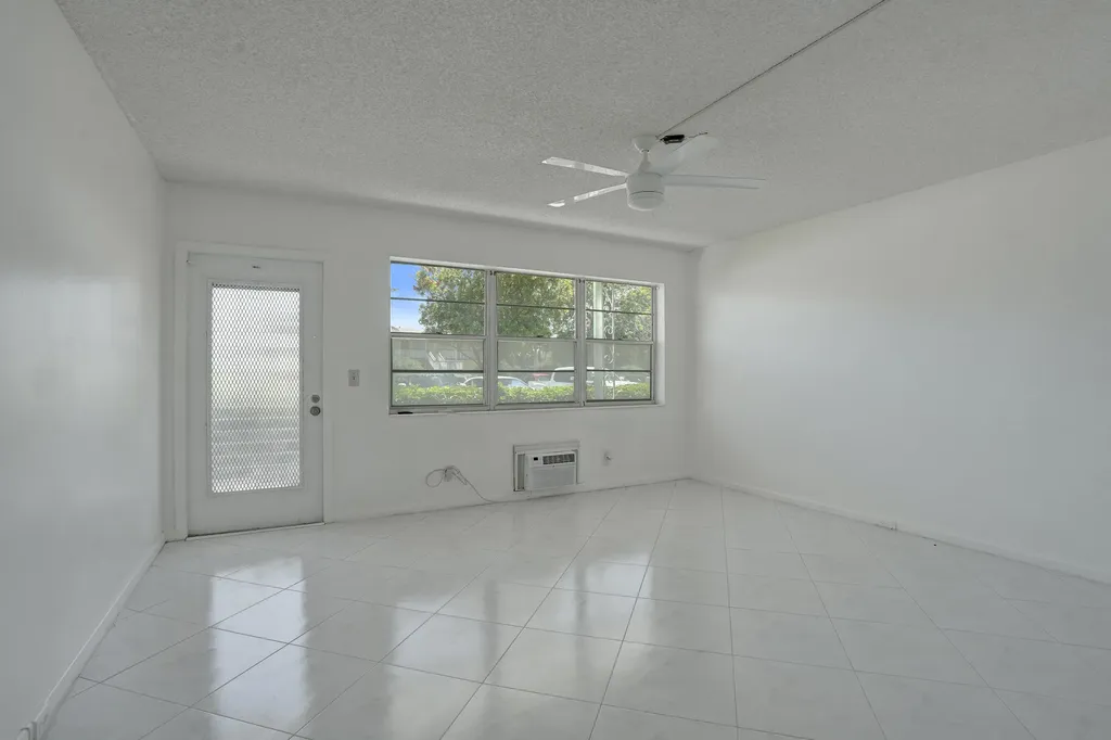 392 Durham Circle Deerfield Beach FL 33442