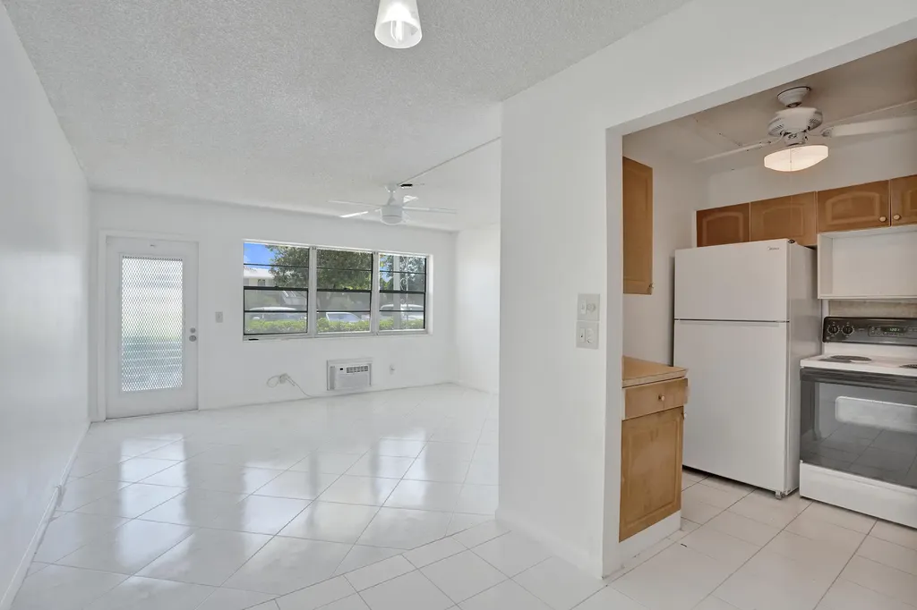 392 Durham Circle Deerfield Beach FL 33442