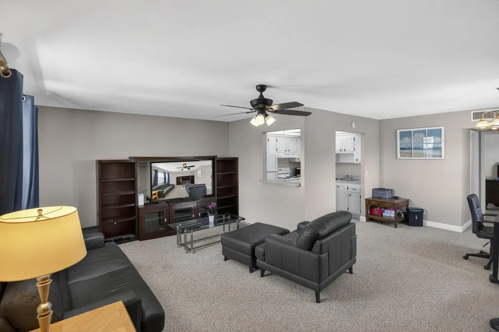 82 Flanders B Delray Beach FL 33484