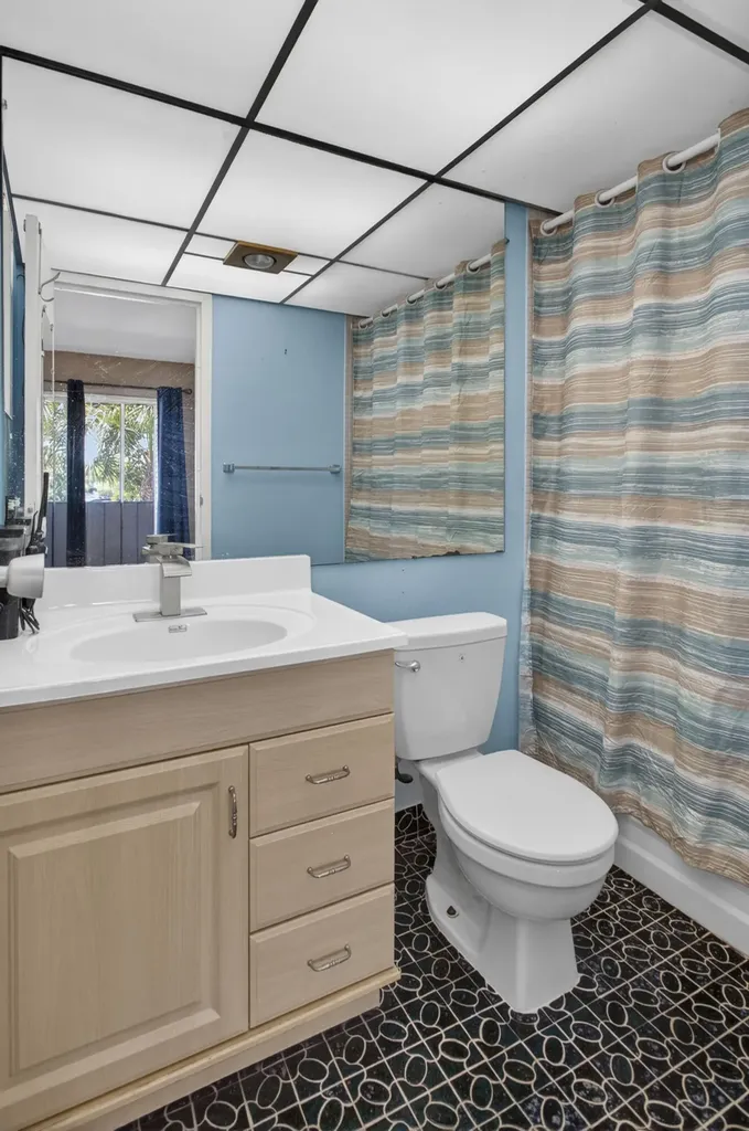 82 Flanders B Delray Beach FL 33484