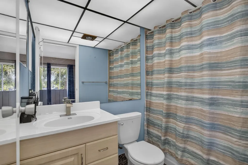 82 Flanders B Delray Beach FL 33484