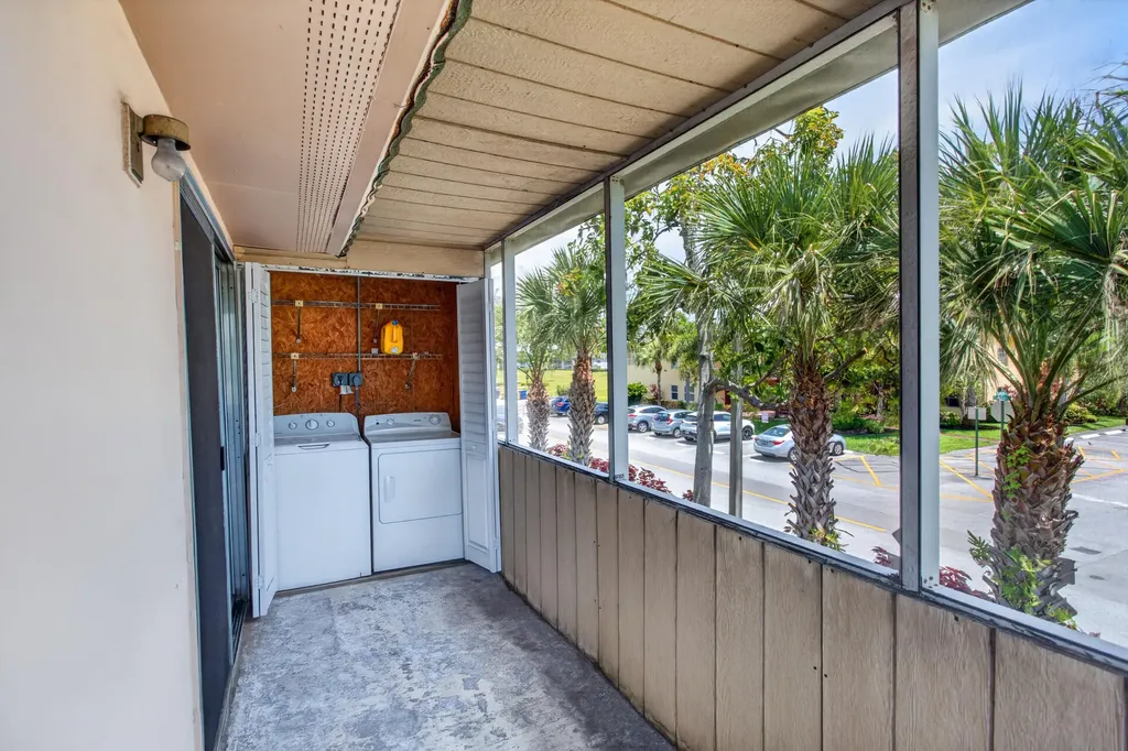 82 Flanders B Delray Beach FL 33484