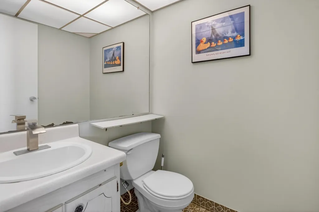 82 Flanders B Delray Beach FL 33484