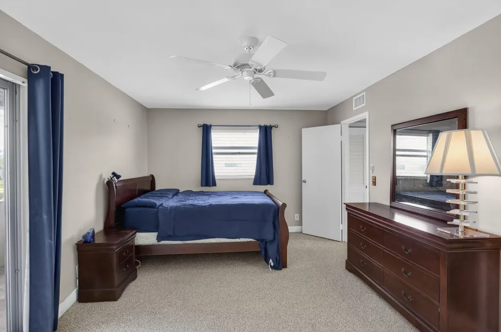 82 Flanders B Delray Beach FL 33484