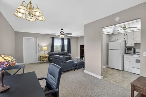 82 Flanders B Delray Beach FL 33484