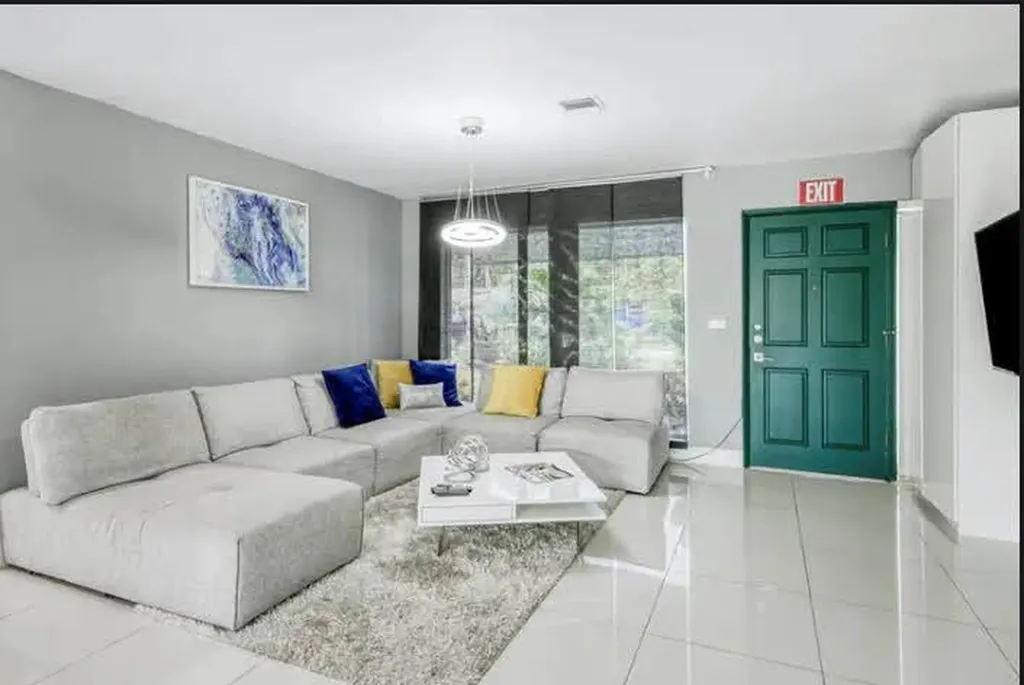 1905 N 45th Avenue Hollywood FL 33021