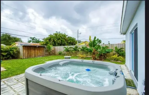 1905 N 45th Avenue Hollywood FL 33021