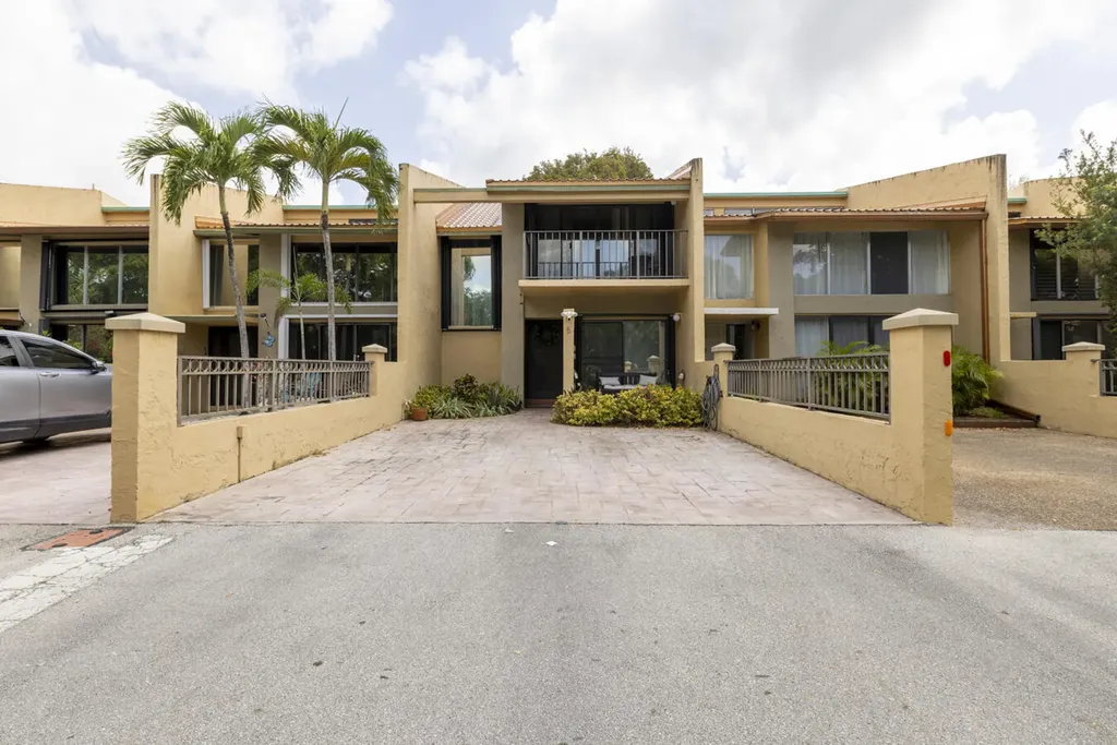 720 E Coco Plum Circle Plantation FL 33324