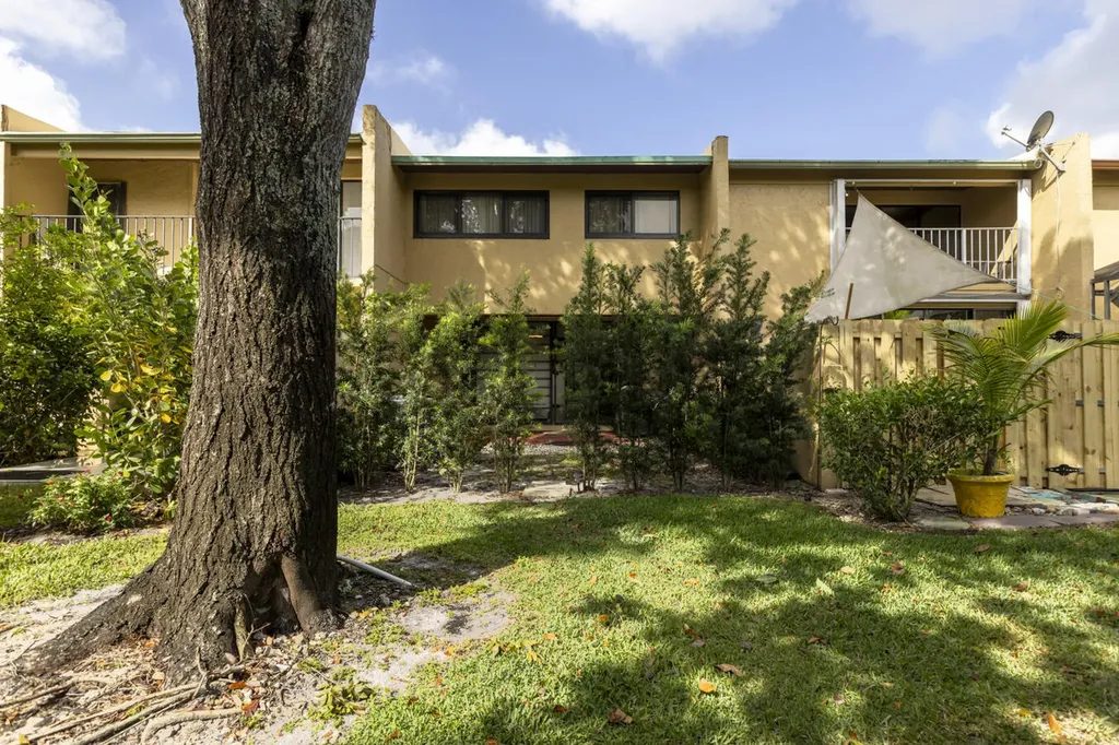 720 E Coco Plum Circle Plantation FL 33324