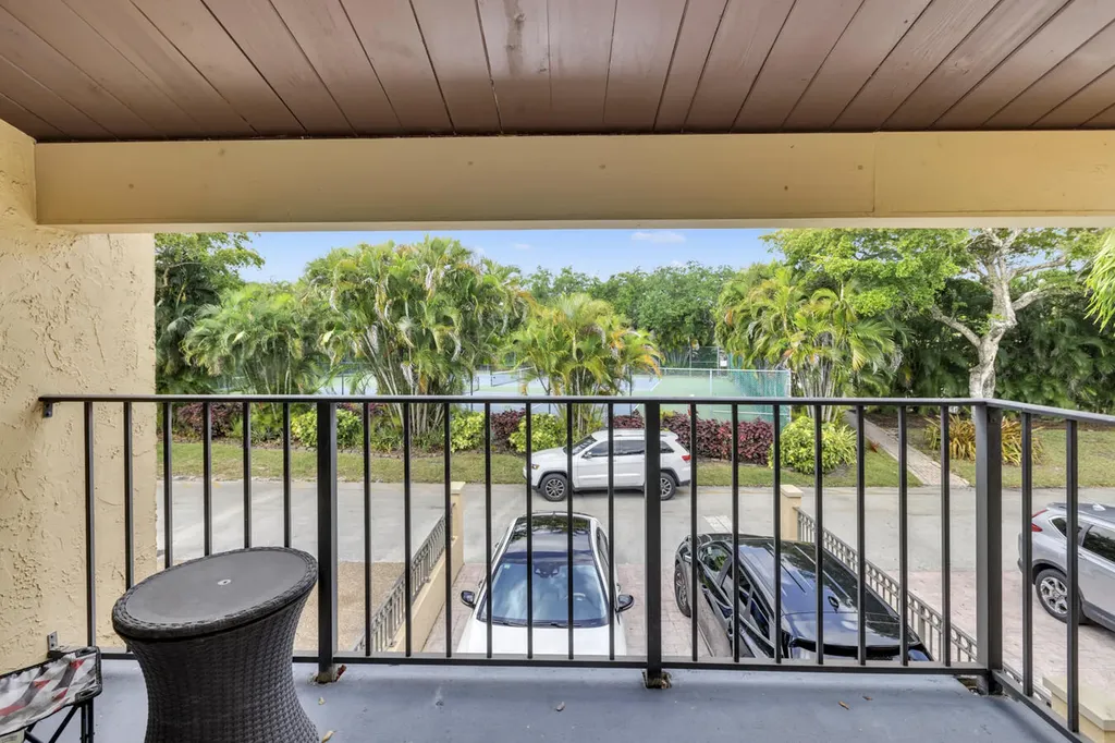 720 E Coco Plum Circle Plantation FL 33324