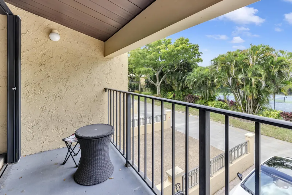 720 E Coco Plum Circle Plantation FL 33324