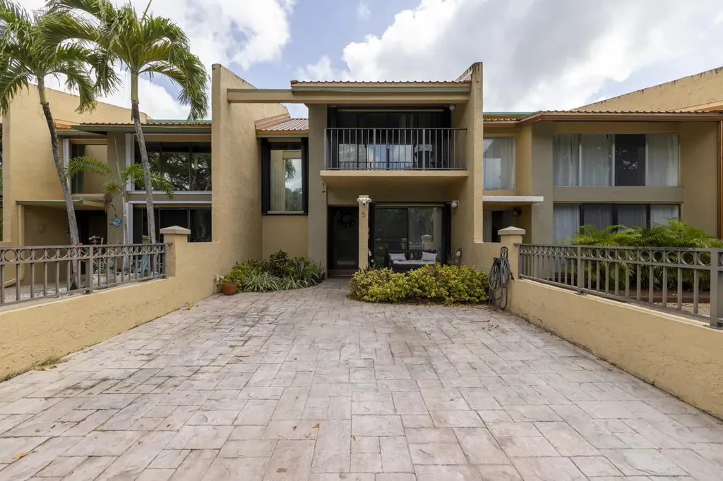 720 E Coco Plum Circle Plantation FL 33324