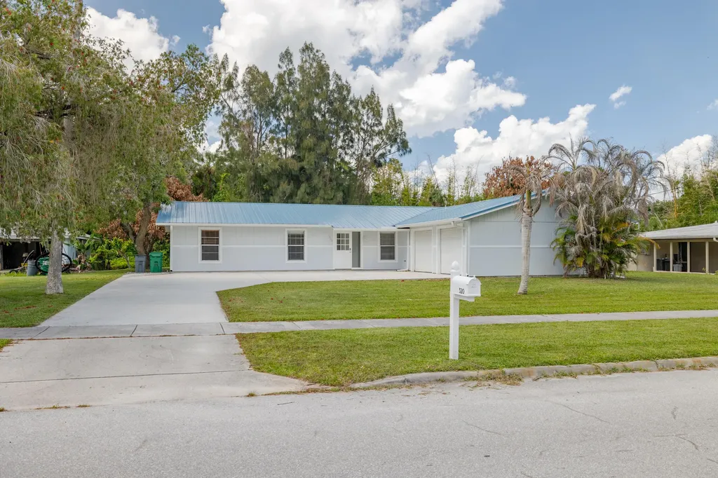 320 Chamberlain Boulevard Fort Pierce FL 34946