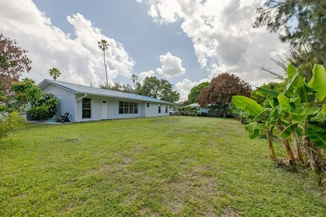 320 Chamberlain Boulevard Fort Pierce FL 34946
