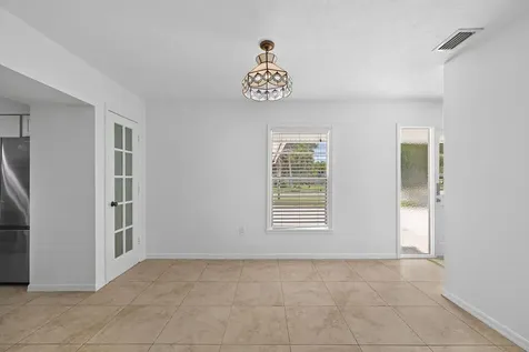 320 Chamberlain Boulevard Fort Pierce FL 34946
