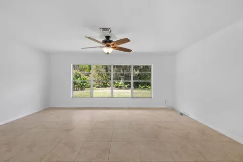 320 Chamberlain Boulevard Fort Pierce FL 34946