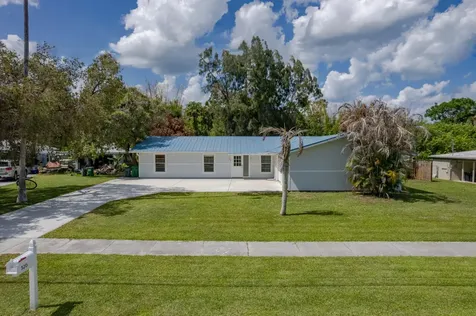 320 Chamberlain Boulevard Fort Pierce FL 34946