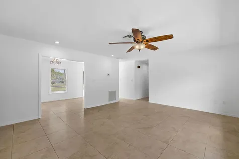 320 Chamberlain Boulevard Fort Pierce FL 34946