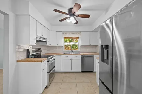 320 Chamberlain Boulevard Fort Pierce FL 34946