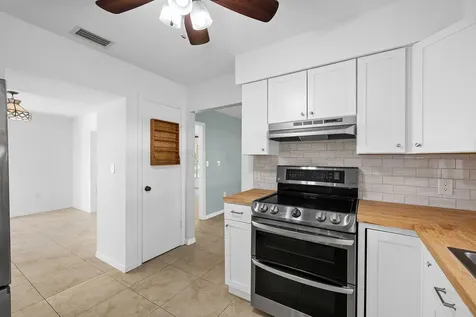 320 Chamberlain Boulevard Fort Pierce FL 34946