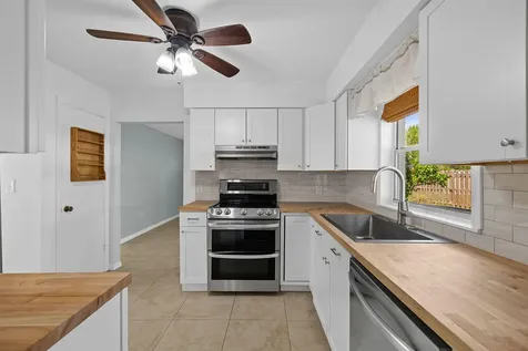 320 Chamberlain Boulevard Fort Pierce FL 34946