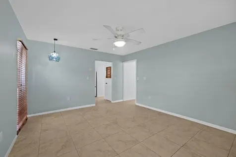 320 Chamberlain Boulevard Fort Pierce FL 34946
