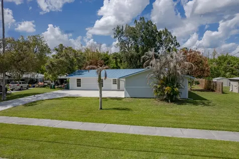 320 Chamberlain Boulevard Fort Pierce FL 34946