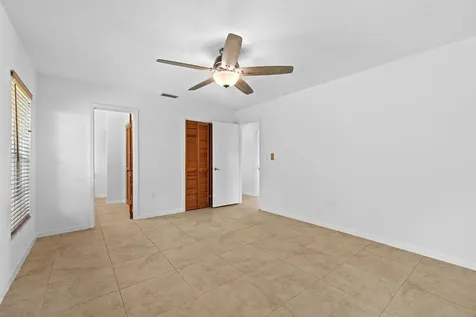320 Chamberlain Boulevard Fort Pierce FL 34946