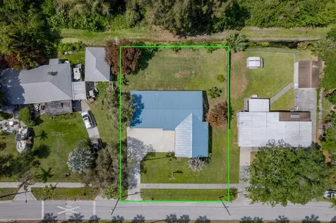 320 Chamberlain Boulevard Fort Pierce FL 34946