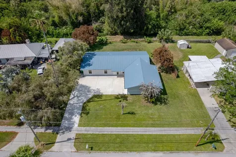 320 Chamberlain Boulevard Fort Pierce FL 34946
