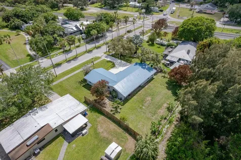 320 Chamberlain Boulevard Fort Pierce FL 34946