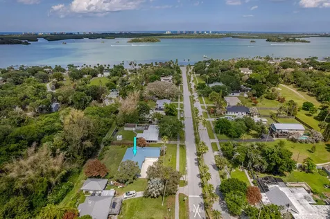 320 Chamberlain Boulevard Fort Pierce FL 34946