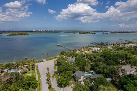 320 Chamberlain Boulevard Fort Pierce FL 34946