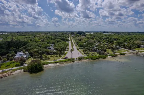 320 Chamberlain Boulevard Fort Pierce FL 34946