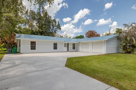 320 Chamberlain Boulevard Fort Pierce FL 34946