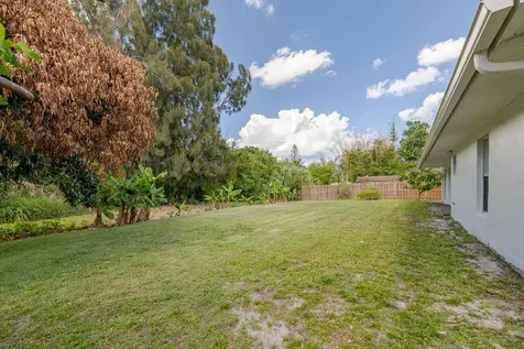 320 Chamberlain Boulevard Fort Pierce FL 34946