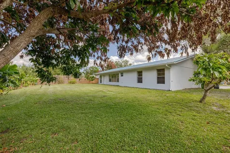 320 Chamberlain Boulevard Fort Pierce FL 34946