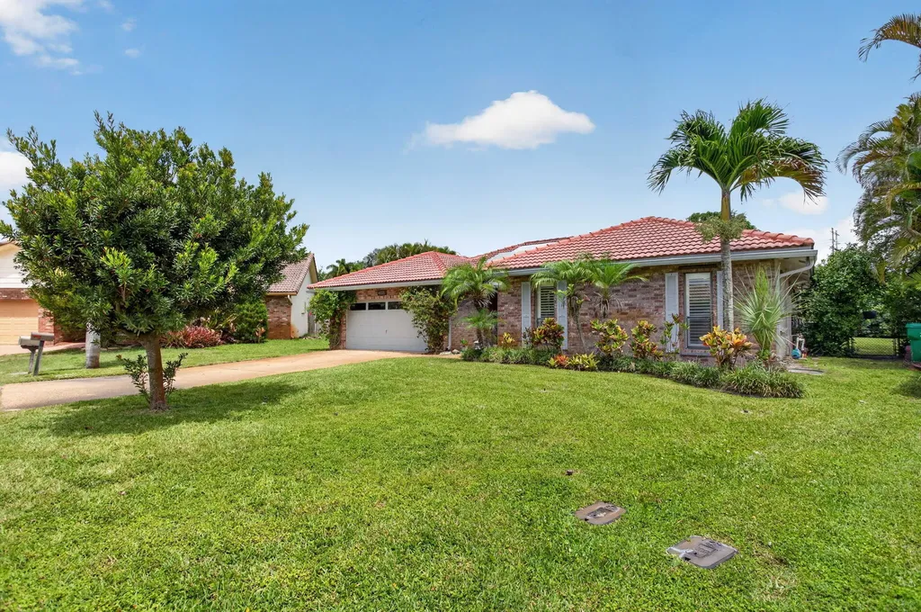 4111 NW 70th Way Coral Springs FL 33065